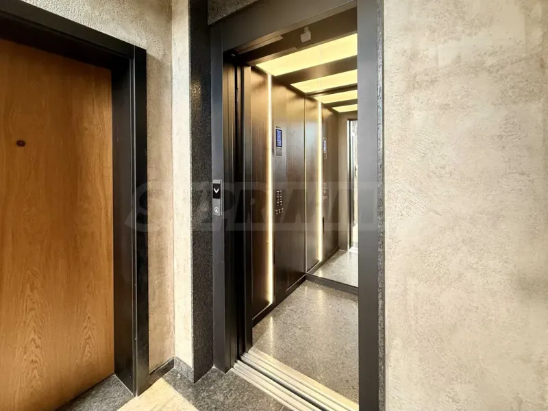 Spacious 3BR Apt w/ Greblena Base View - Image 4