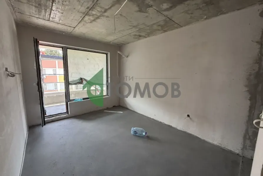 Spacious 4-Bedroom Apartment in Secure Azimov Complex, Stara Zagora - Image 2