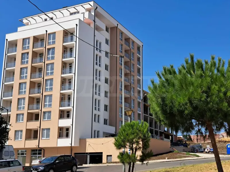 Spacious Burgas Apartment with Panoramic Lake View - Image 2