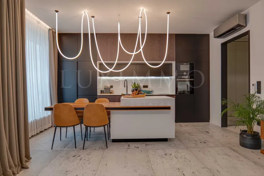 Sun-Drenched Apartment in Sofia's Diamond 1 - Image 4