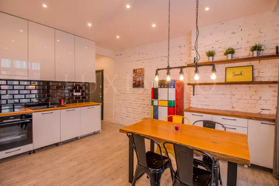 Stylish, Fully Furnished 1-Bedroom Apartment in Sofia's Center - Image 1