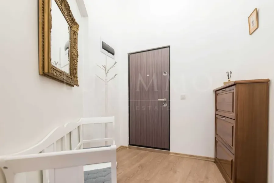 Luxury Renovated 5-Bedroom Apartment in Varna's "Greek Quarter" - Image 1