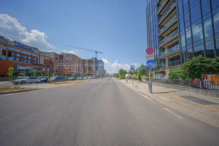 Spacious 3-Bedroom Flat in Sofia's White Quarter - Image 3