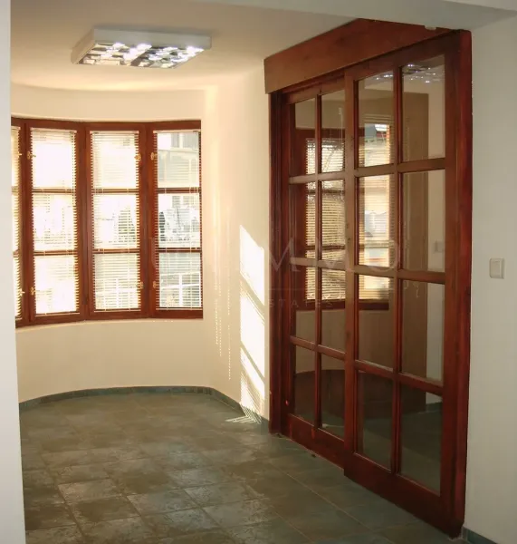 Spacious 5-Bedroom House in Central Plovdiv – Unique Investment Opportunity - Image 1