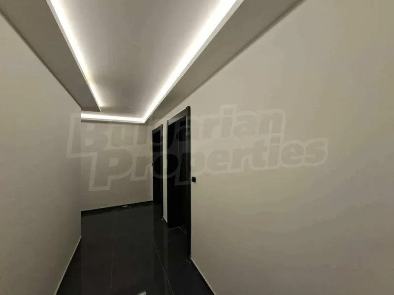 Spacious South-Facing Apartment in New Sofia Complex - Image 4