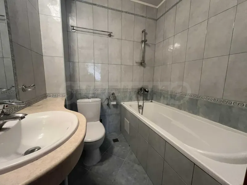 Spacious, Fully Furnished 3-Bedroom Apartment with Garage - Sofia - Image 3