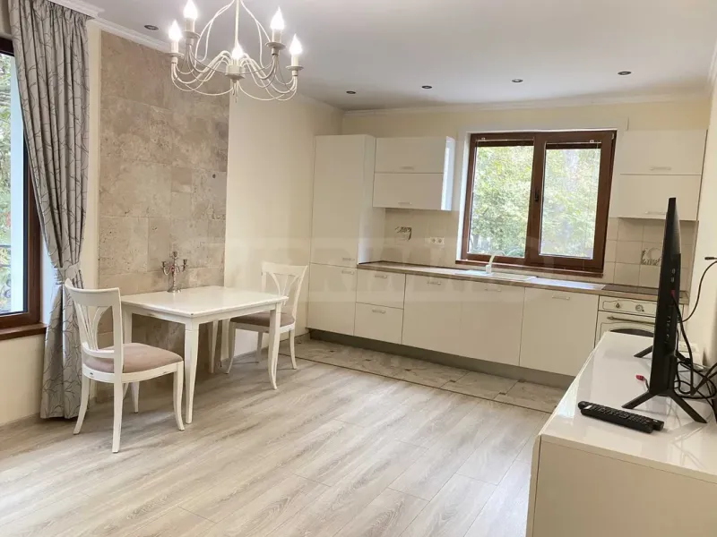 Stylish 2-Bedroom Apartment in Varna City Center - Image 4