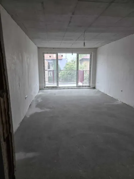 Spacious 3-Bedroom Apartment in Sofia's Center - Image 1