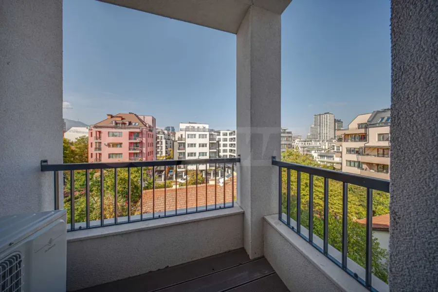 Spacious 2-Bedroom Apartment w/ Parking in Kr. Vada - Image 2
