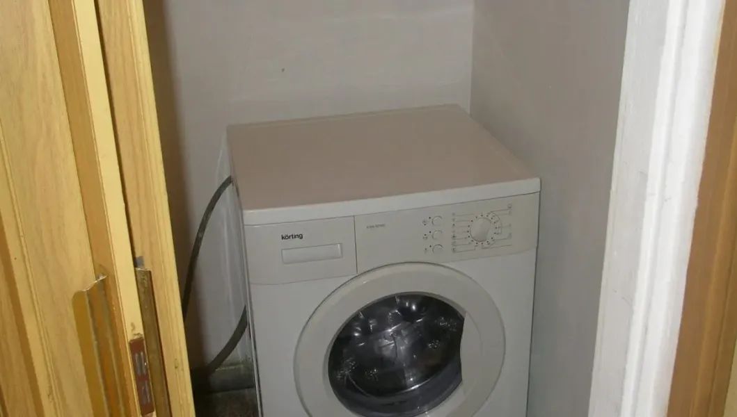 Spacious 3-Bedroom Apartment for Rent in Sofia's Geo Milev Area - Image 4