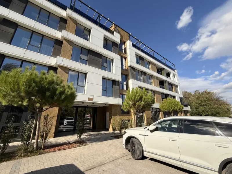 Elegant Plovdiv Apartment: Rowing Base & Mountain Views - Image 2