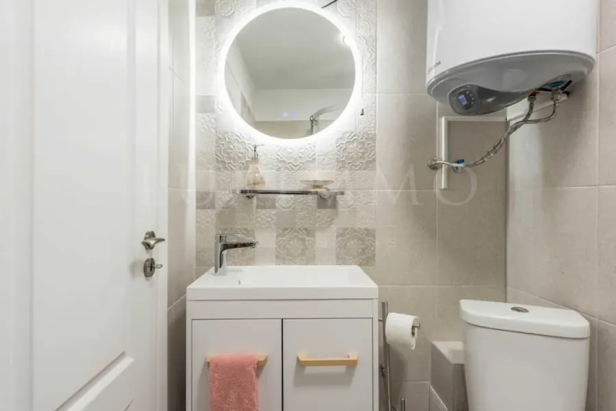 Luxury Renovated 5-Bedroom Apartment in Varna's "Greek Quarter" - Image 2