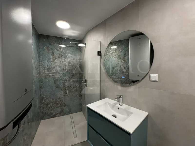 Stylish 2-Bedroom Apartment with Sea Views in Varna's Greek Quarter - Image 1