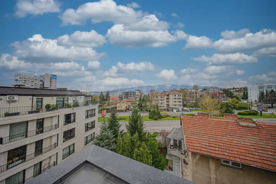 Spacious 3-Bed Apartment Near Sofia Gardens - Image 2