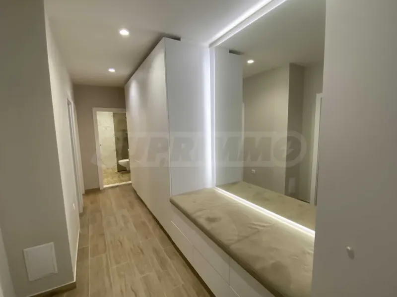 Stylish Three-Bedroom Apartment in Luxury Complex, Plovdiv - Image 1