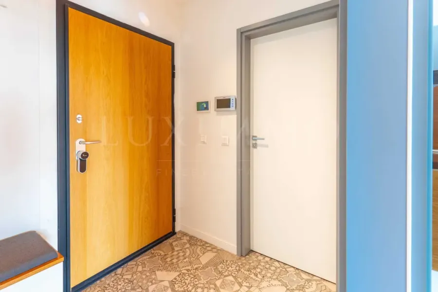 Spacious, Fully Furnished Maisonette with Sea Views in Burgas - Image 3