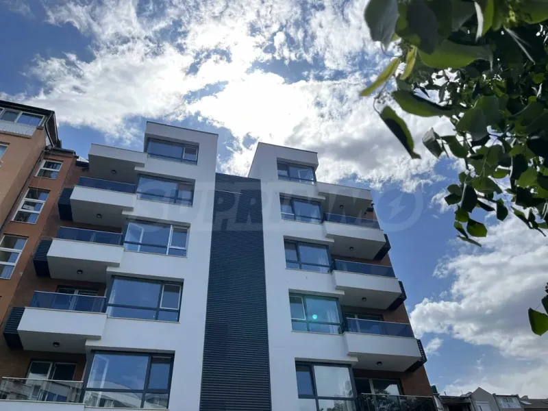 Spacious 2-Level Apartment Near Burgas Sea Garden - Image 3