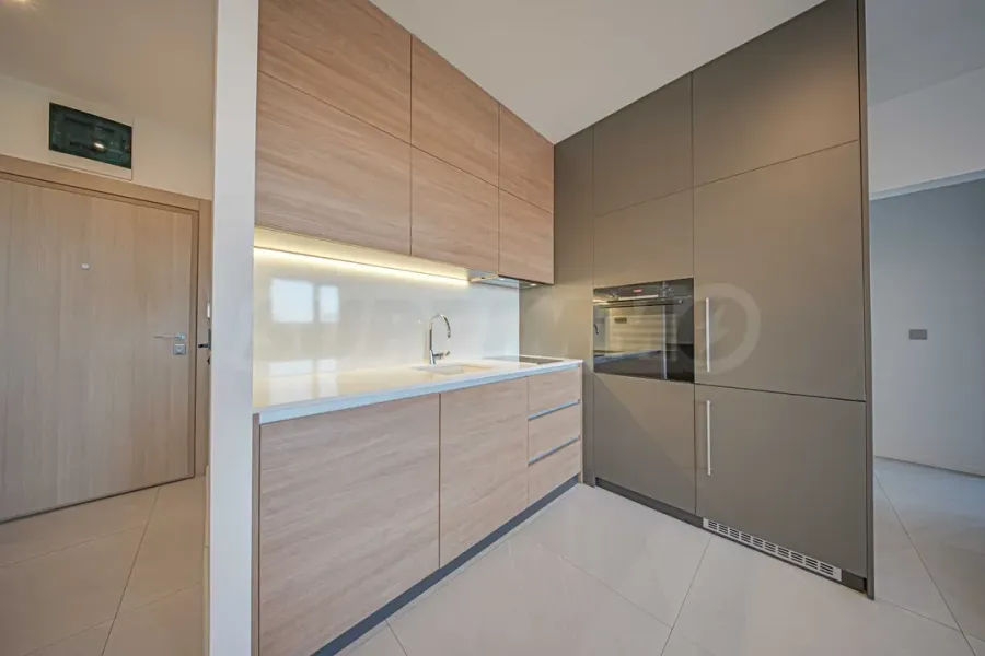 Spacious 3-Bedroom Flat in Sofia's White Quarter - Image 2