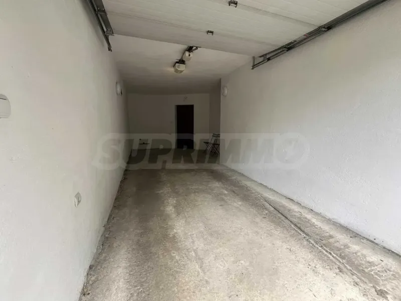 Spacious 3-Bedroom Apartment with Garage in "Maxi" Complex, Sofia - Image 2