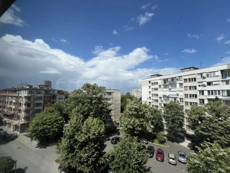 Spacious 2-Level Apartment Near Burgas Sea Garden - Image 2