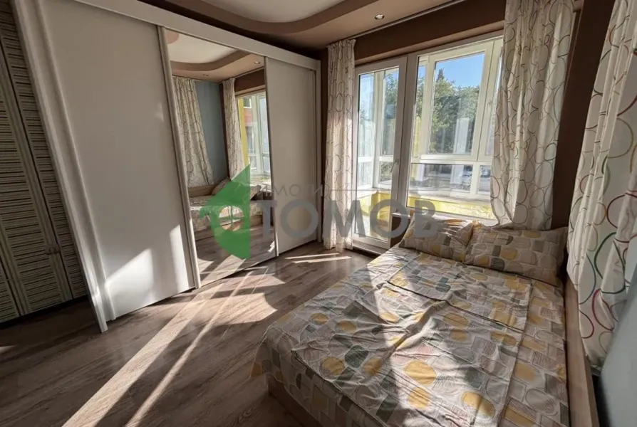 Spacious Fully Furnished Three-Bedroom Apartment in Stara Zagora - Image 4