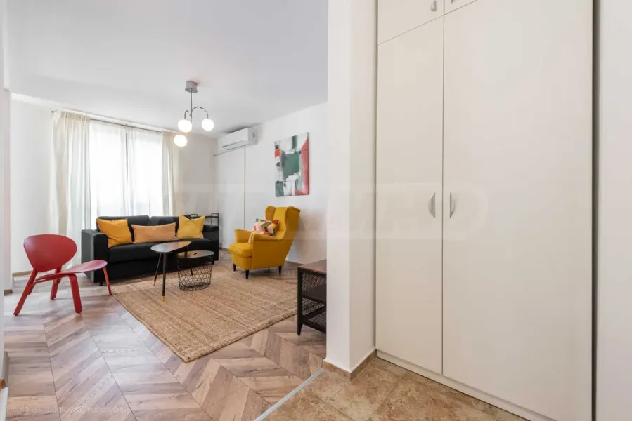 Stylish 3BR Apartment with Parking in Varna's "Tsvetyan" Quarter - Image 2