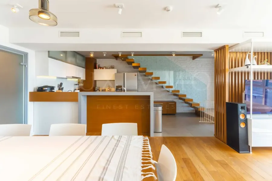 Spacious, Fully Furnished Maisonette with Sea Views in Burgas - Image 5