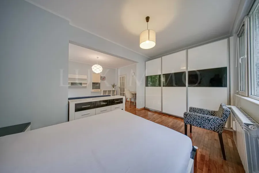 Bright, Renovated 2-Bedroom Apartment in Iztok District - Image 1