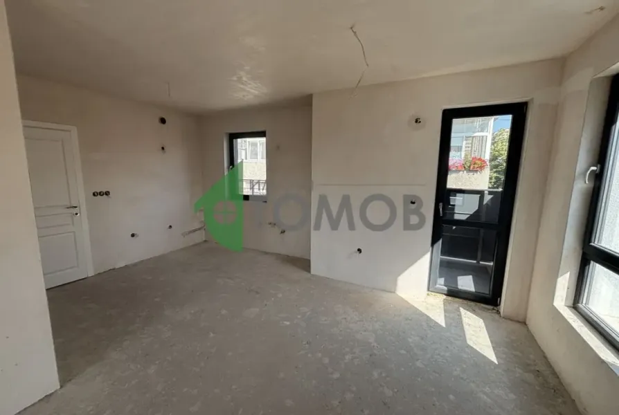 Spacious 3-Bedroom Apartment Near Park in Stara Zagora - Image 2