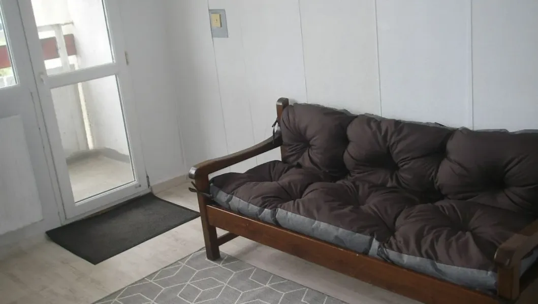 Spacious 3-Bedroom Apartment for Rent in Sofia's Geo Milev Area - Image 2