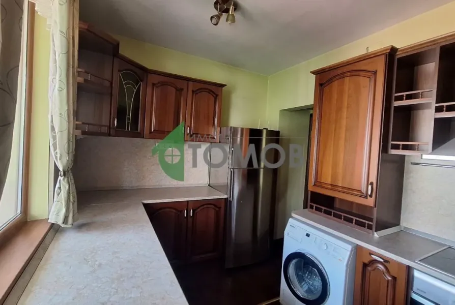 Spacious Three-Bedroom Apartment in Central Stara Zagora for Sale - Image 1