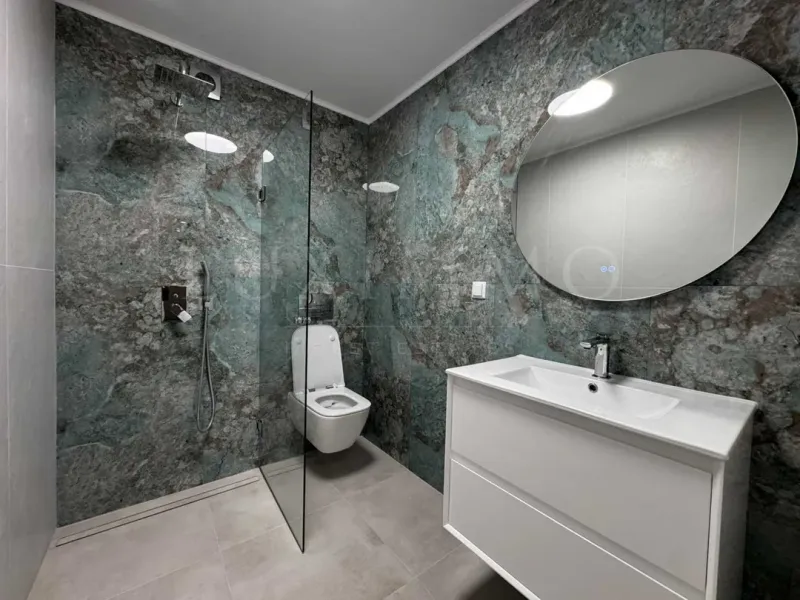 Spacious, Fully Furnished Apartment with Sea Views in Varna - Image 1