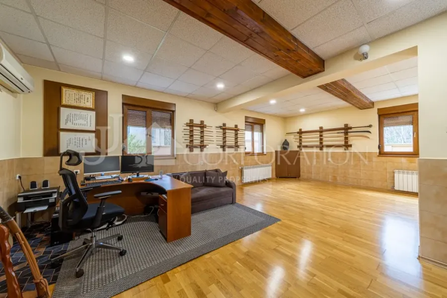 Spacious Three-Story House in Lager, Sofia - 220 sqm, Fully Furnished - Image 2