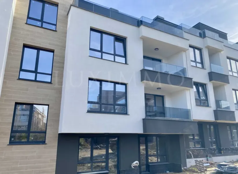 Spacious 1-Bedroom Apartment Near Danube with Terrace - Image 3