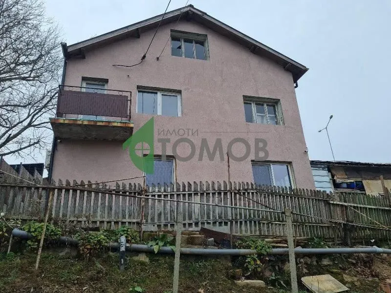 Spacious Brick House Near Ruse with Garden - Image 4