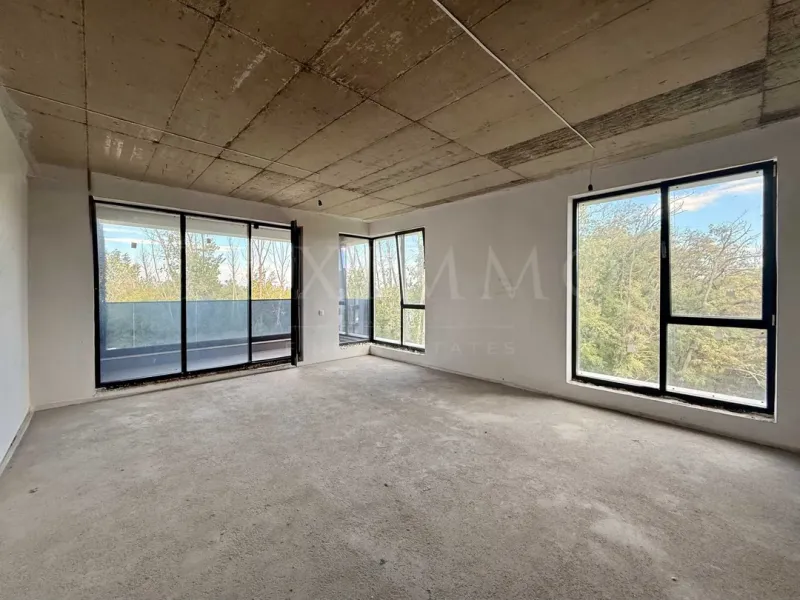 Elegant Plovdiv Apartment: Rowing Base & Mountain Views - Image 5