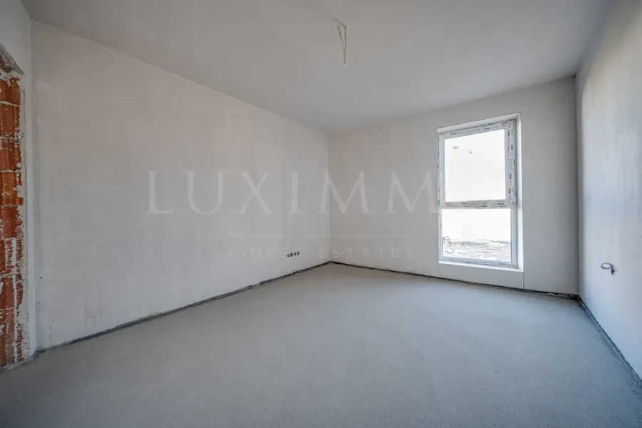 Stylish One-Bedroom Apartment with Yard in Malinova Dolina - Image 1