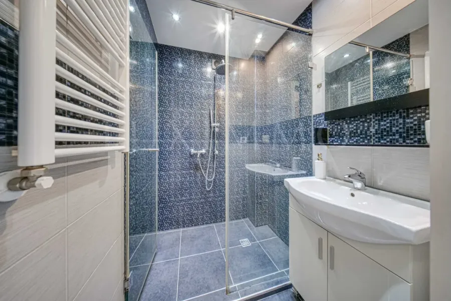 Bright, Renovated 2-Bedroom Apartment in Iztok District - Image 2