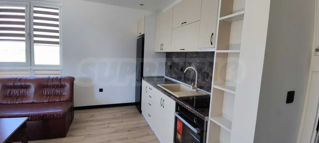 Spacious 2-Bedroom Apartment w/ Parking in Burgas - Image 2