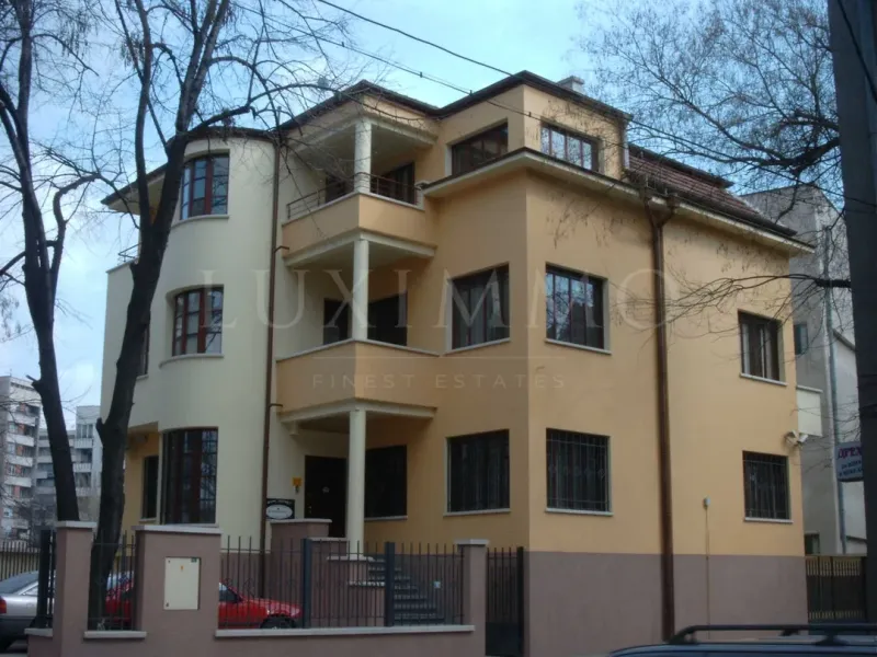 Spacious 5-Bedroom House in Central Plovdiv – Unique Investment Opportunity - Image 5