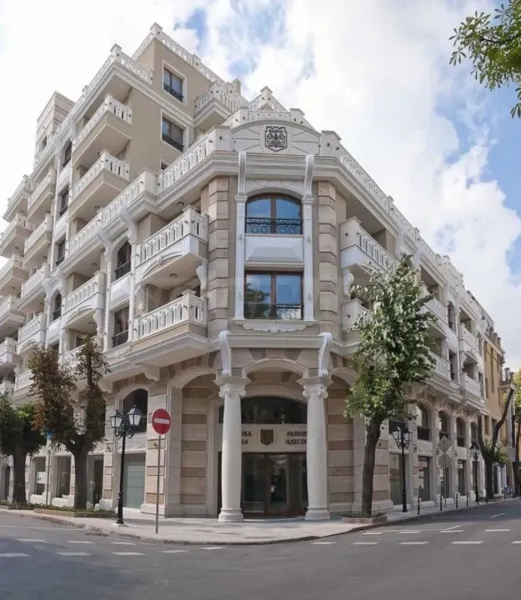 Luxury Furnished Apartment with Parking in Varna's Heart - Image 1