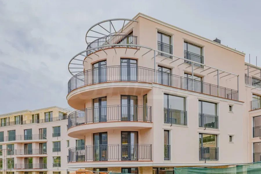 Spacious 3+1 Apartment w/ Gardens & Spa - Image 3