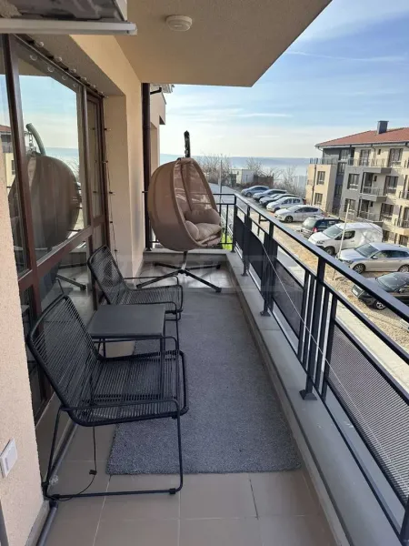 Stylish 3-Bedroom Apartment in Varna's Pchelina District - Image 1