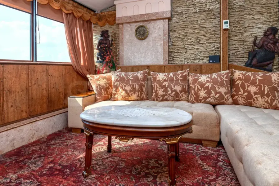 Luxury Plovdiv Mansion with Restaurant & Panoramic Views - Image 5