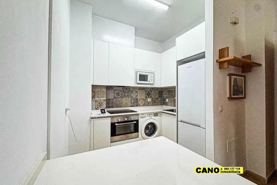 Spacious 2-Bedroom Apartment with Terrace in Aguadulce, Spain - Image 3