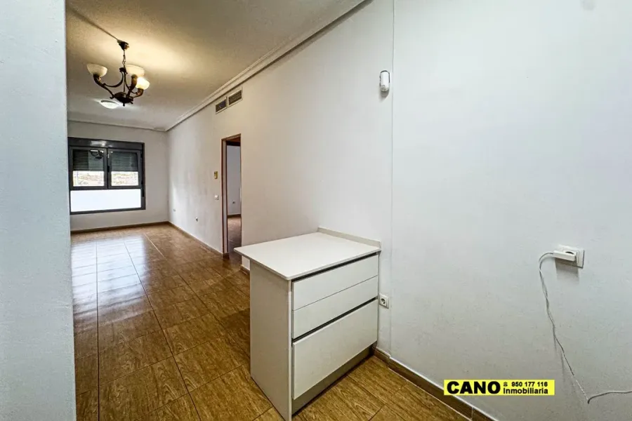 Spacious 2-Bedroom Apartment with Terrace in Aguadulce, Spain - Image 5