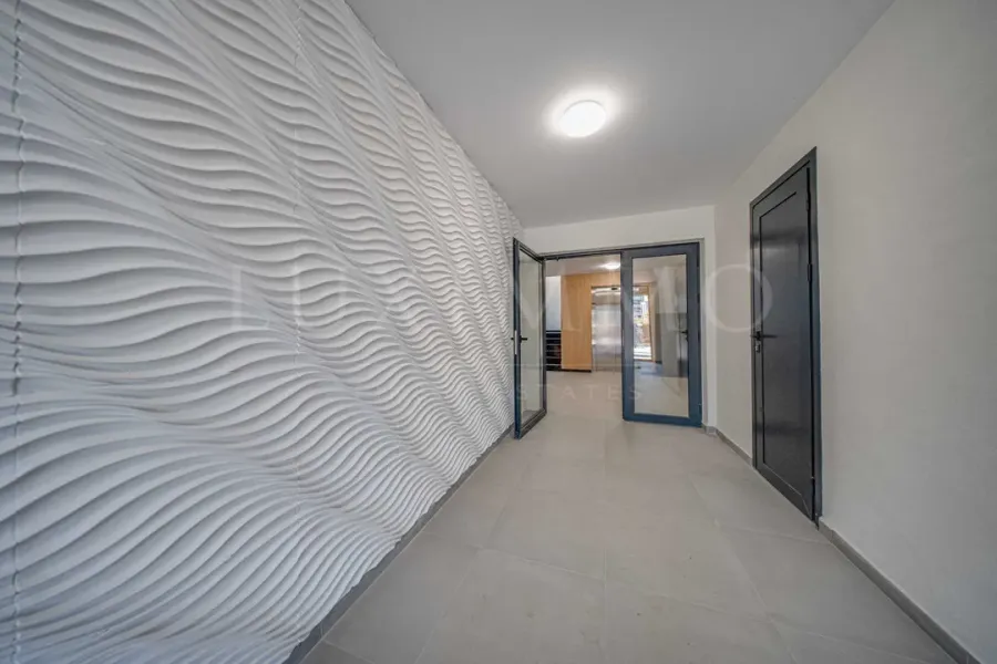 Spacious One-Bedroom Apartment with Yard in Malinova Dolina - Image 3