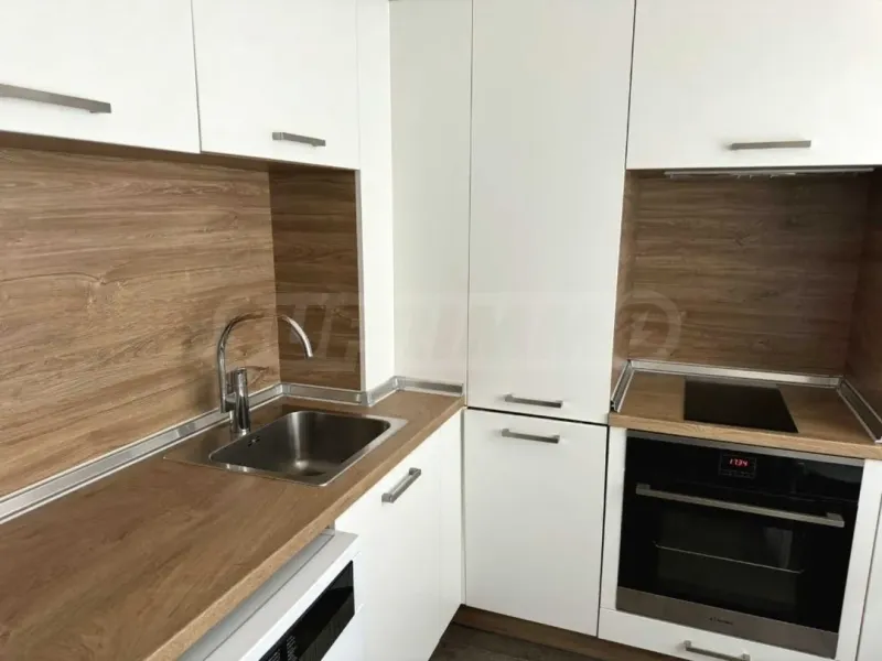 Spacious Two-Bedroom Apartment with Slavyanovo Square View - Image 2