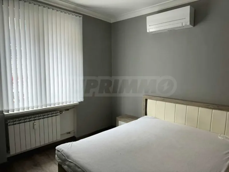 Spacious Two-Bedroom Apartment with Slavyanovo Square View - Image 4