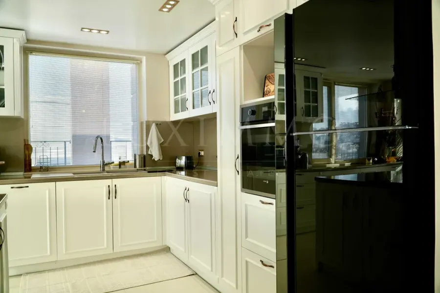 Luxury Plovdiv Penthouse: Panoramic Views & Amenities - Image 2